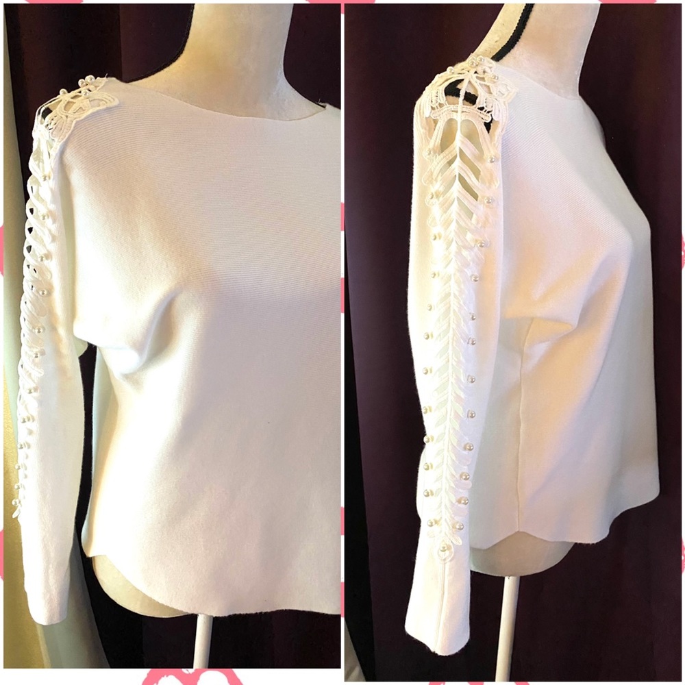 SIREN LILY petites Ivory sweater 🌸🌸